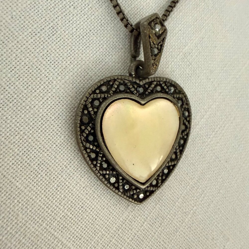 Vintage Heart Pendant Necklace Silver Tone Box Chain Late 20th Century - Picture 6 of 9